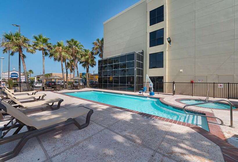 בית מלון כפרי Comfort Suites Beachside