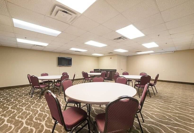 בית מלון כפרי Comfort Suites Beachside