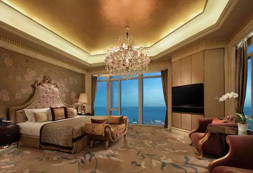 Отель Conrad Dalian