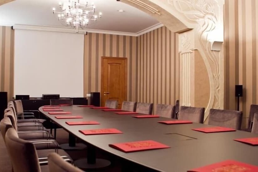 هتل Diplomat Club