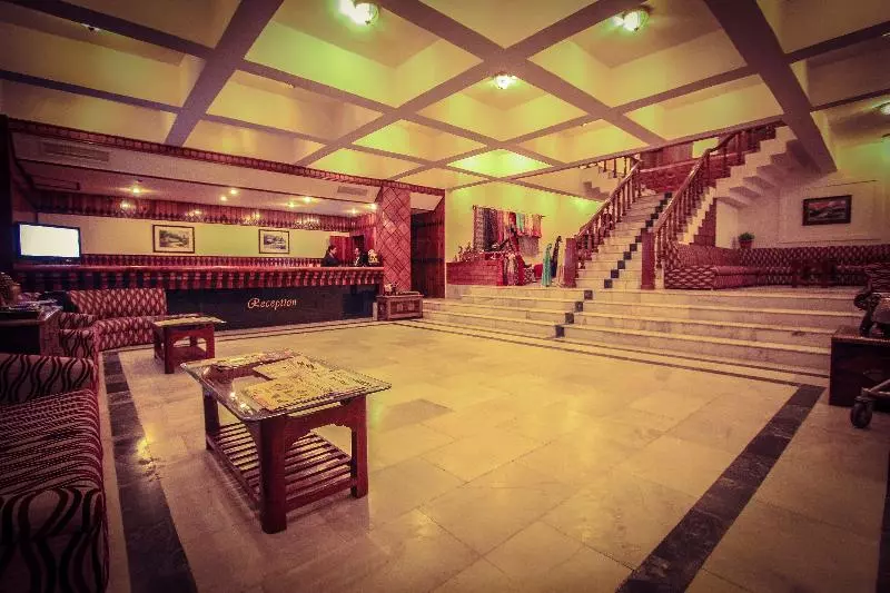 호텔 Golden Tulip Manali