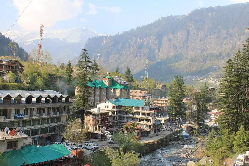 호텔 Golden Tulip Manali
