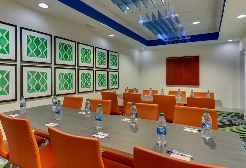 Holiday Inn Express Hotel & Suites Dayton Centerville, An Ihg