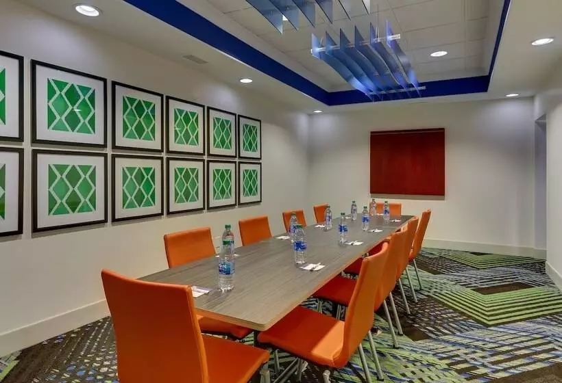 Holiday Inn Express Hotel & Suites Dayton Centerville, An Ihg