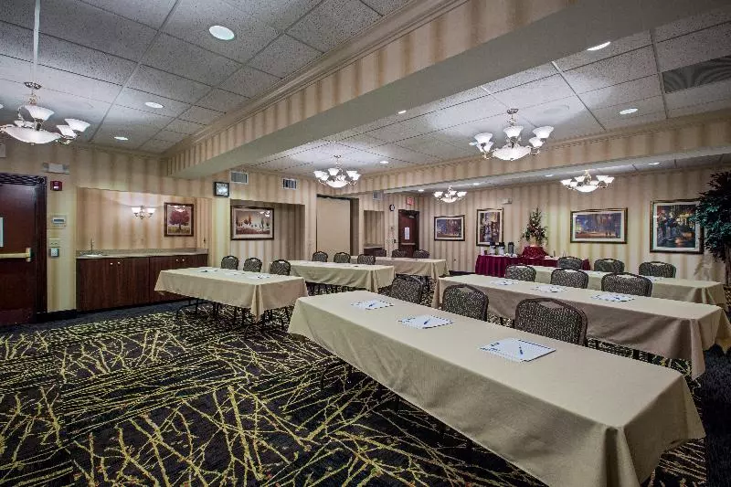 Holiday Inn Express Hotel & Suites Youngstown North Warren/niles, An Ihg