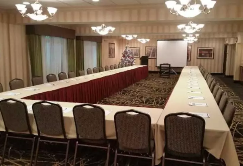 Holiday Inn Express Hotel & Suites Youngstown North Warren/niles, An Ihg