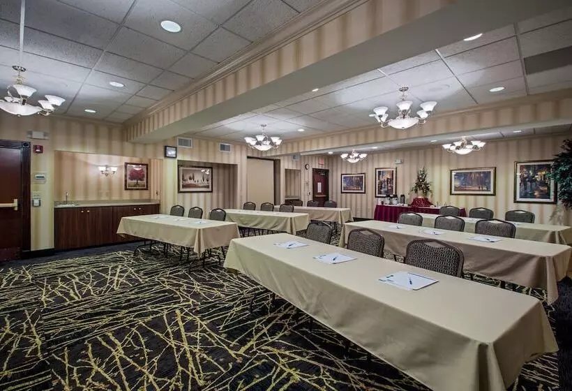 Holiday Inn Express Hotel & Suites Youngstown North Warren/niles, An Ihg