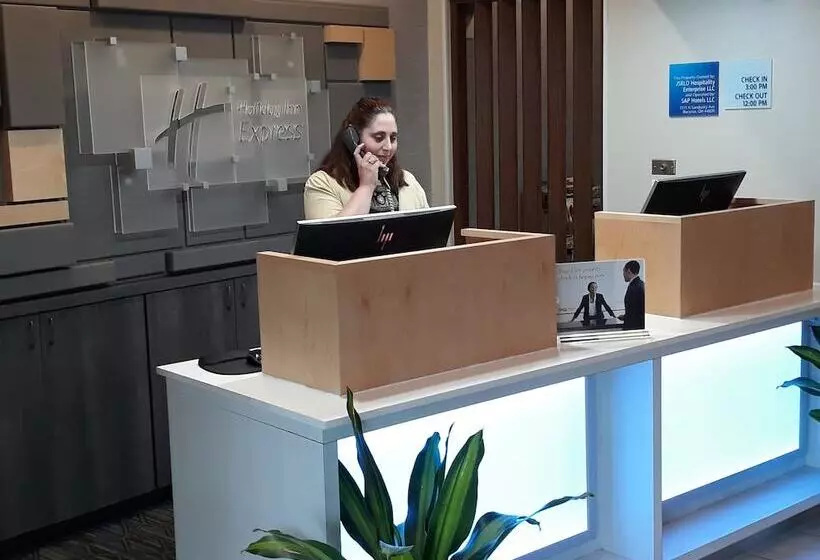 Holiday Inn Express Hotel Pittsburgh North/harmarville, An Ihg