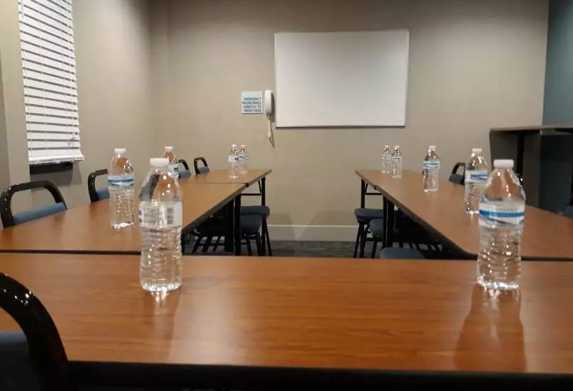 Holiday Inn Express Hotel Pittsburgh North/harmarville, An Ihg