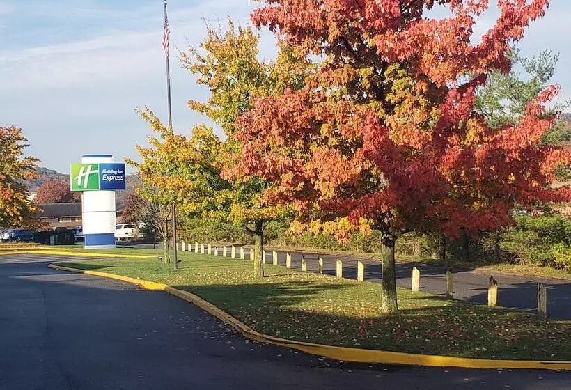 Holiday Inn Express Hotel Pittsburgh North/harmarville, An Ihg