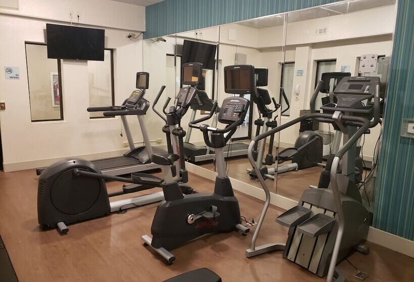 Holiday Inn Express Hotel Pittsburgh North/harmarville, An Ihg