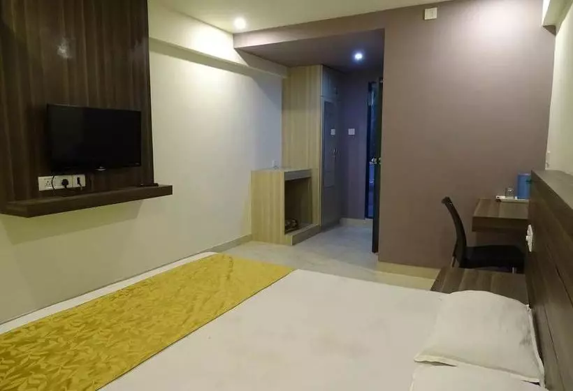 Отель Fabexpress Miramar