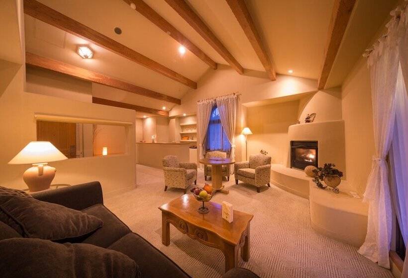 Hotel Poppy Springs Resort & Spa