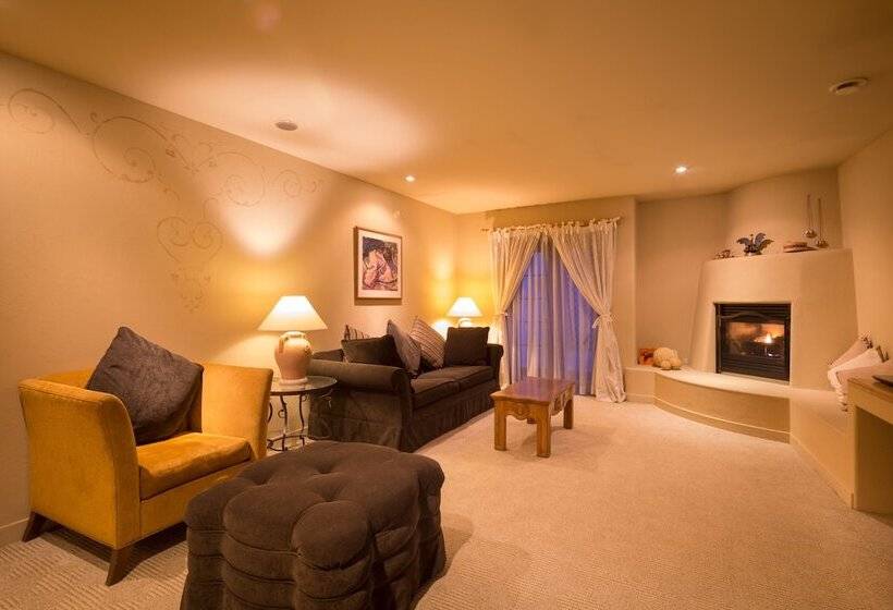 Hotel Poppy Springs Resort & Spa