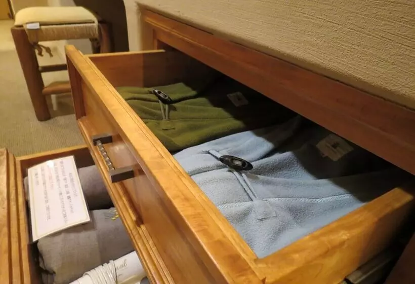 Отель Poppy Springs Resort & Spa