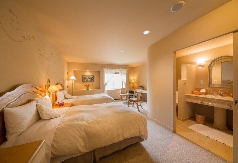 Hotel Poppy Springs Resort & Spa