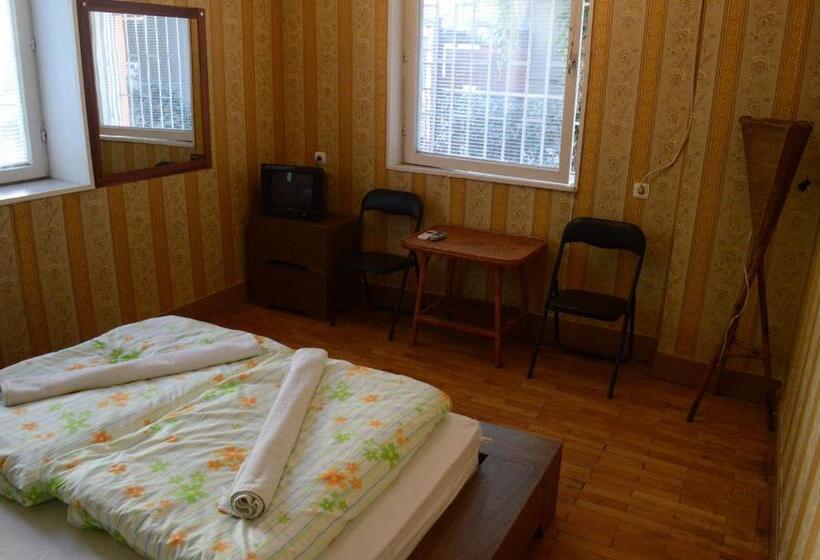 Retkeilymaja Elegance On A Budget   Rooms For Rent In Sofia Center