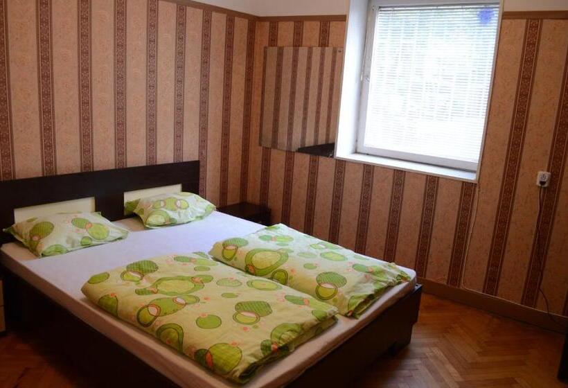 Retkeilymaja Elegance On A Budget   Rooms For Rent In Sofia Center