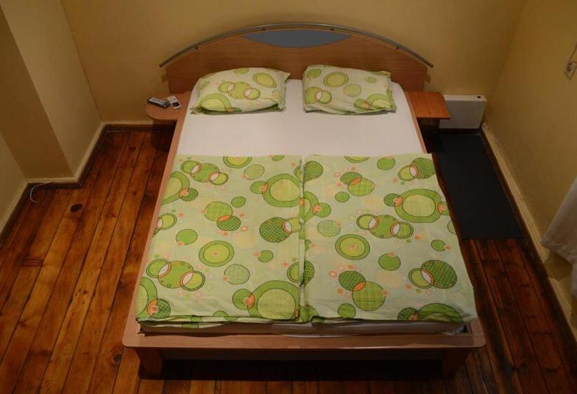 Retkeilymaja Elegance On A Budget   Rooms For Rent In Sofia Center