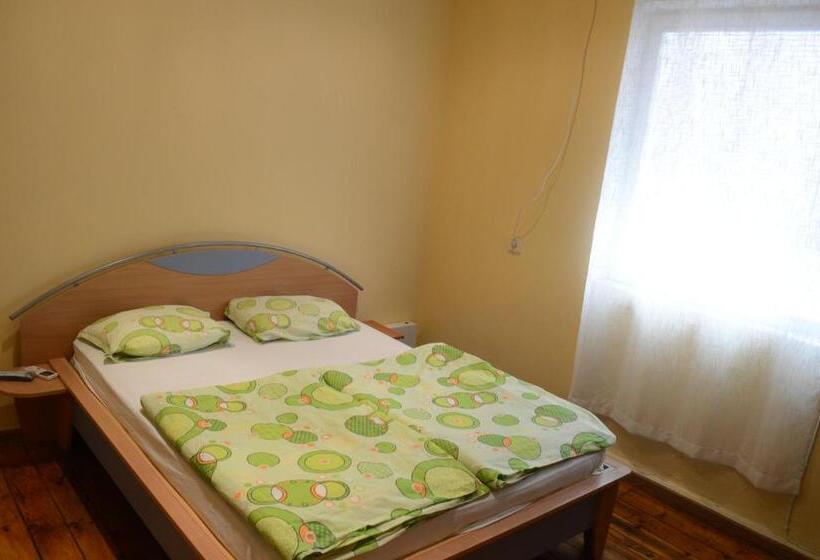 Retkeilymaja Elegance On A Budget   Rooms For Rent In Sofia Center