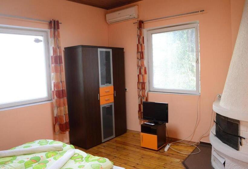 Retkeilymaja Elegance On A Budget   Rooms For Rent In Sofia Center