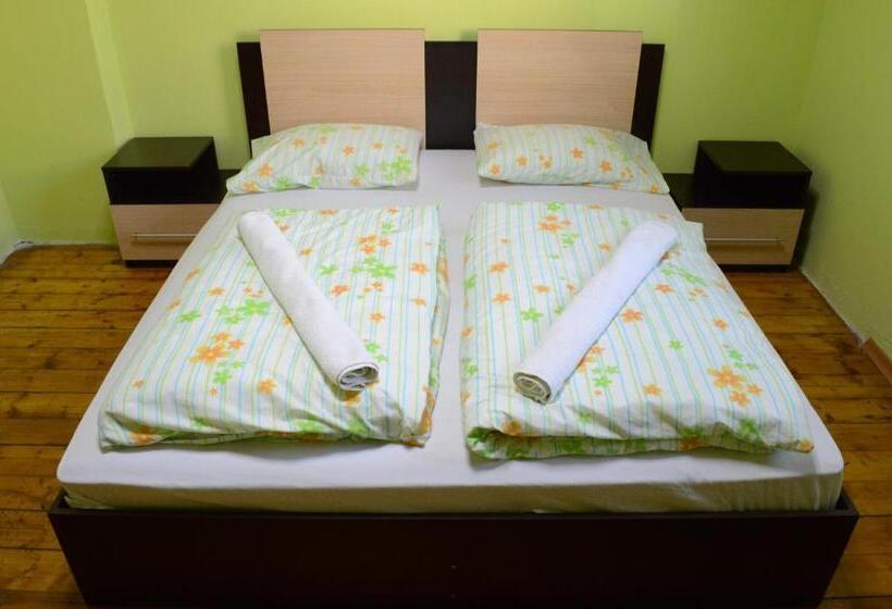 Retkeilymaja Elegance On A Budget   Rooms For Rent In Sofia Center