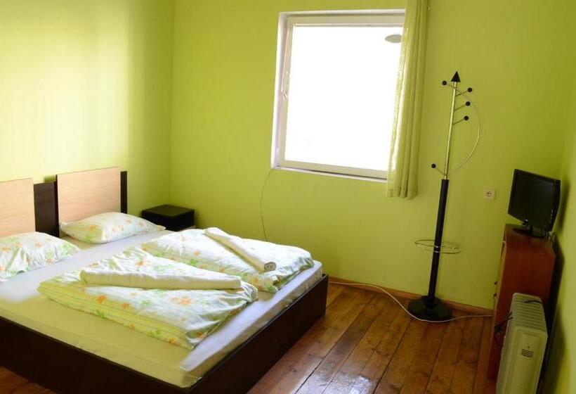 Retkeilymaja Elegance On A Budget   Rooms For Rent In Sofia Center