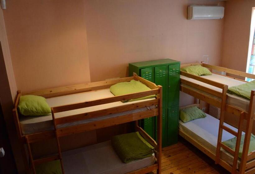 Retkeilymaja Elegance On A Budget   Rooms For Rent In Sofia Center