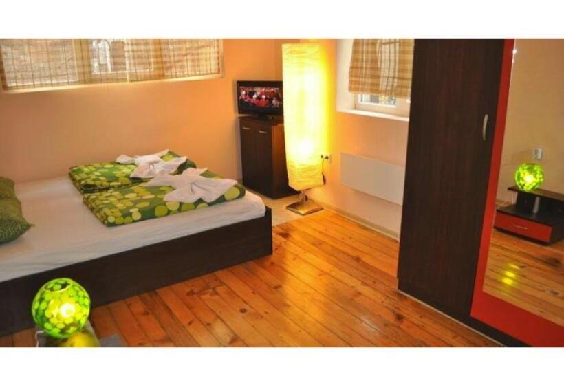 Retkeilymaja Elegance On A Budget   Rooms For Rent In Sofia Center