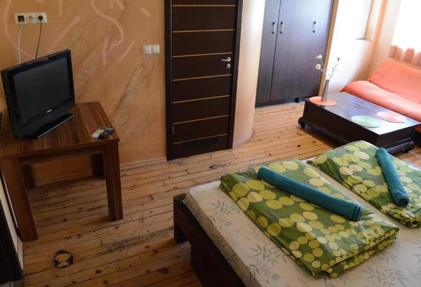 Retkeilymaja Elegance On A Budget   Rooms For Rent In Sofia Center