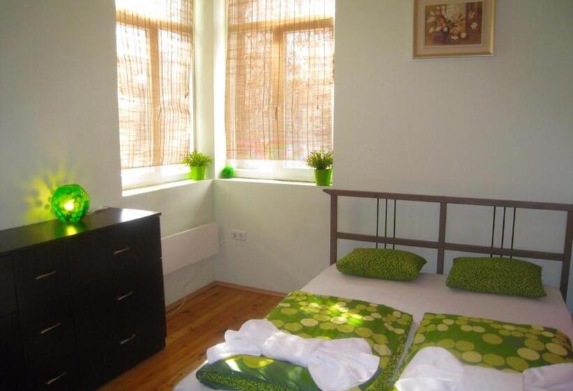 Retkeilymaja Elegance On A Budget   Rooms For Rent In Sofia Center