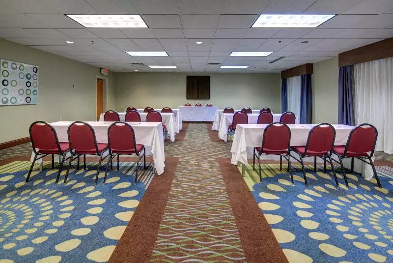 Holiday Inn Express Hotel & Suites Emporia, An Ihg