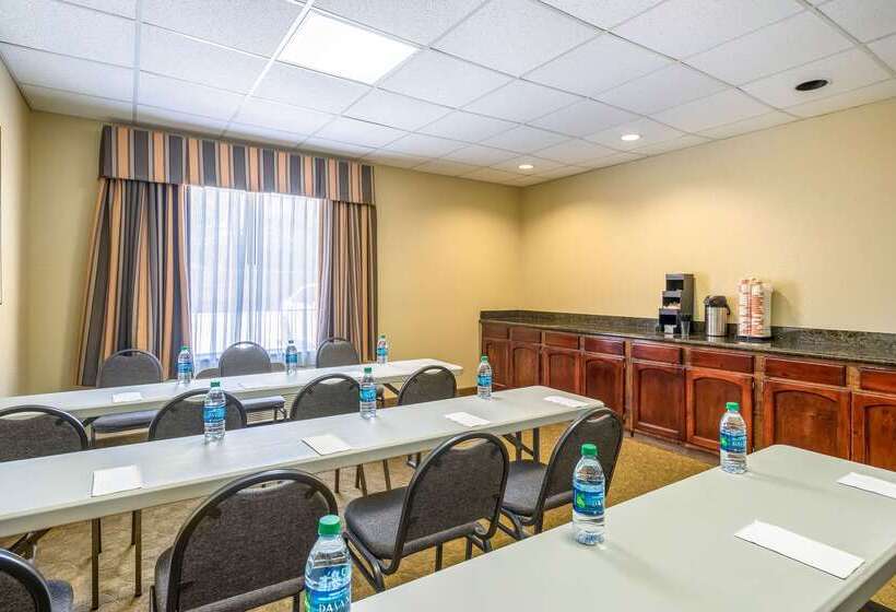 Отель Americinn By Wyndham New Braunfels