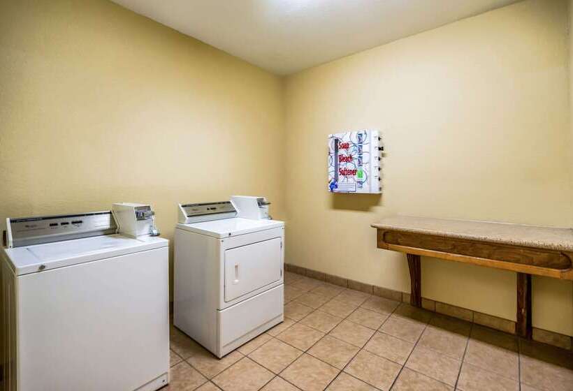 Отель Americinn By Wyndham New Braunfels