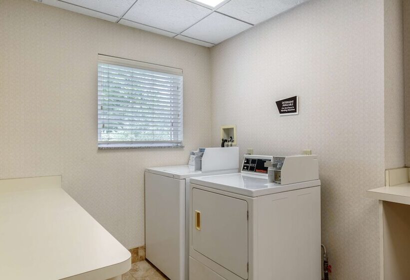 ホテル Best Western Plus New England Inn & Suites