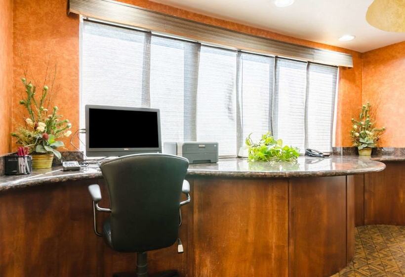 בית מלון כפרי Comfort Suites Salina South