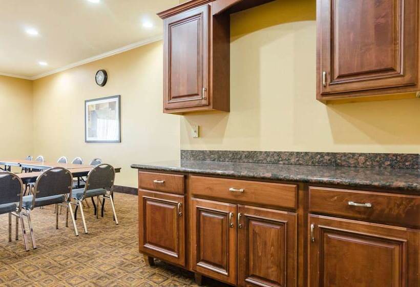 בית מלון כפרי Comfort Suites Salina South