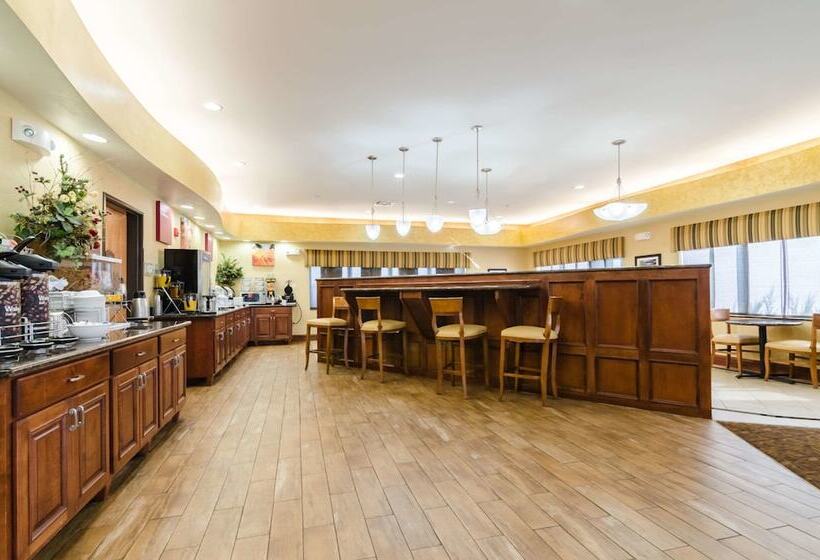 בית מלון כפרי Comfort Suites Salina South