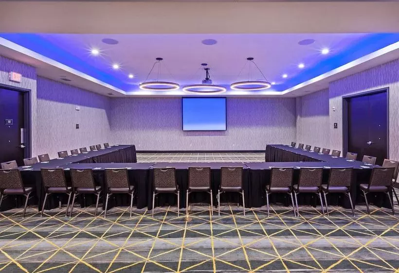 هتل Holiday Inn & Suites Mckinney N Allen, An Ihg