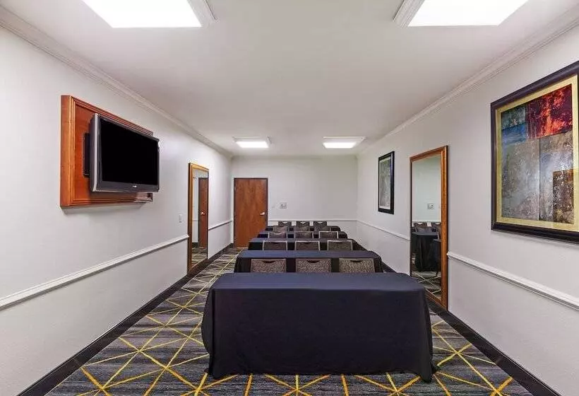 هتل Holiday Inn & Suites Mckinney N Allen, An Ihg