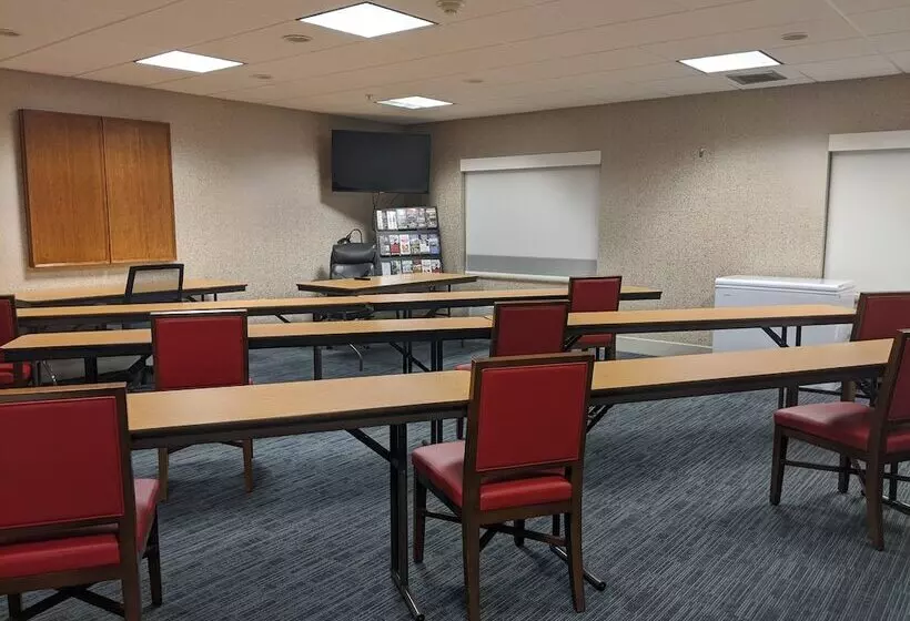 Holiday Inn Express Hotel & Suites Claypool Hill  Richlands Area, An Ihg