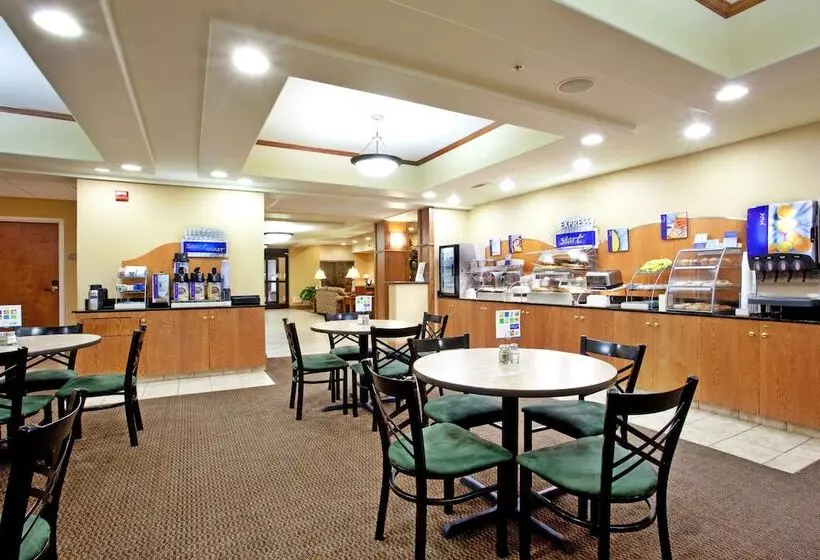 Holiday Inn Express Hotel & Suites Claypool Hill  Richlands Area, An Ihg