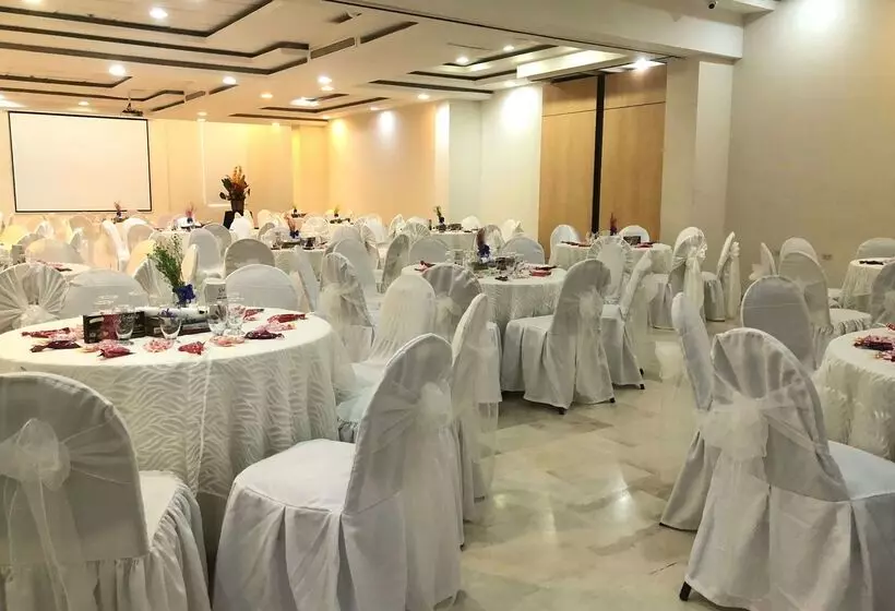 Отель Howard Johnson By Wyndham Barranquilla Versalles