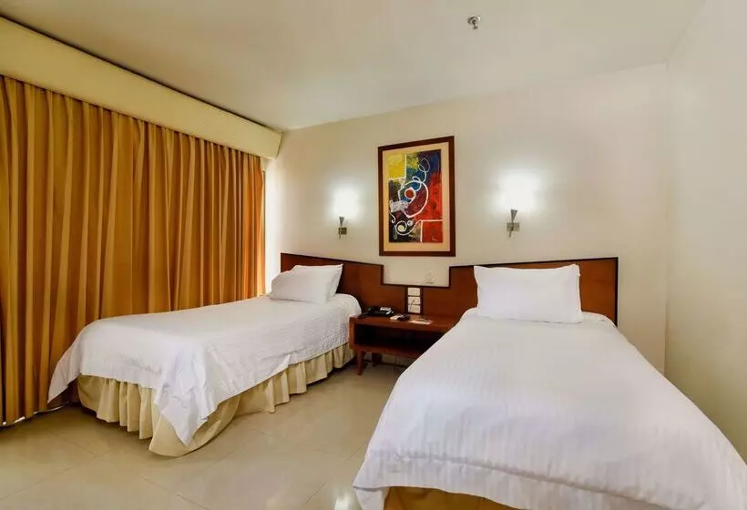 Отель Howard Johnson By Wyndham Barranquilla Versalles