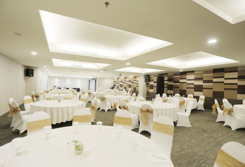 בית מלון כפרי Mercure Padang