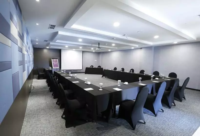 בית מלון כפרי Mercure Padang