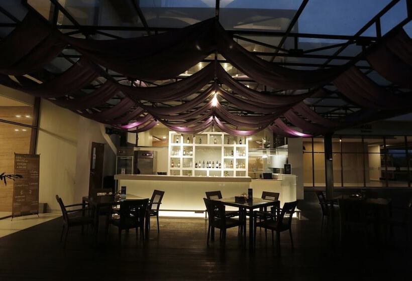 בית מלון כפרי Mercure Padang