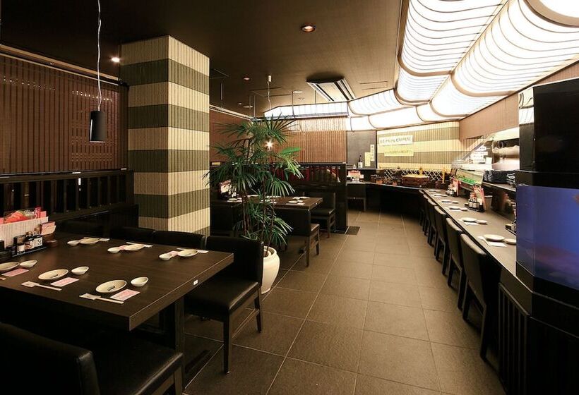 Отель Ueda Ekimae Royal