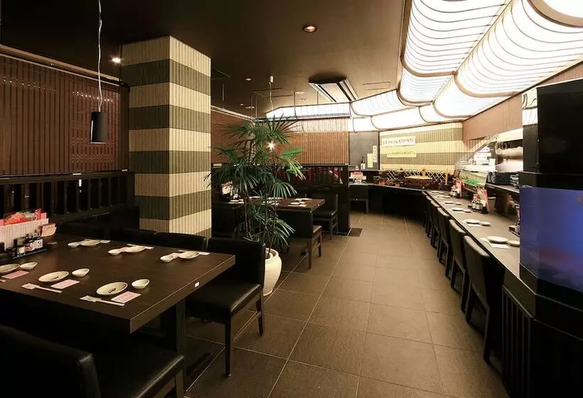 Отель Ueda Ekimae Royal