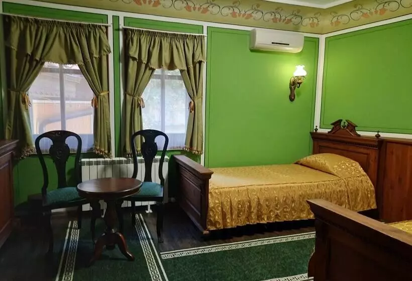 Family Hotel At Renaissance Square